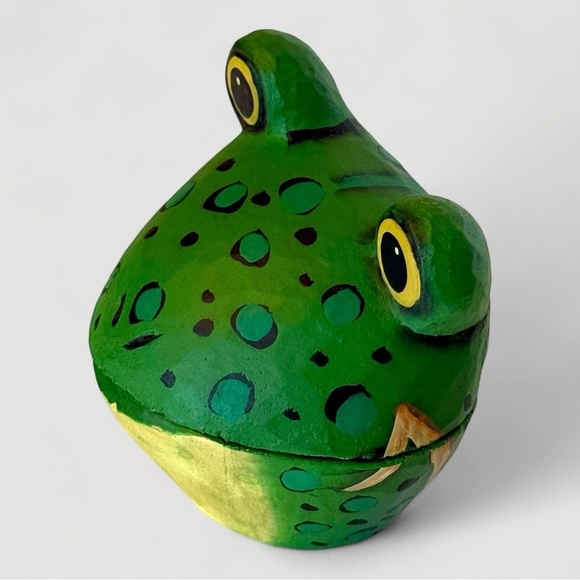 Vintage Hand-Carved and Painted Balsa Wood Frog Figurine Trinket Jewelry Box - Picture 10 of 10